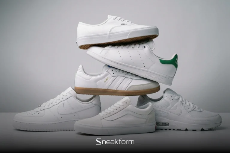 Six modèles de sneakers blanches empilés, Vans Authentic, Adidas Stan Smith, Adidas Samba à semelle gomme, Nike Air Force 1, Vans Old Skool et Nike Air Max 90.